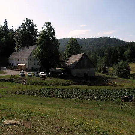 Kmetija Nasraj Farm stay Idrija
