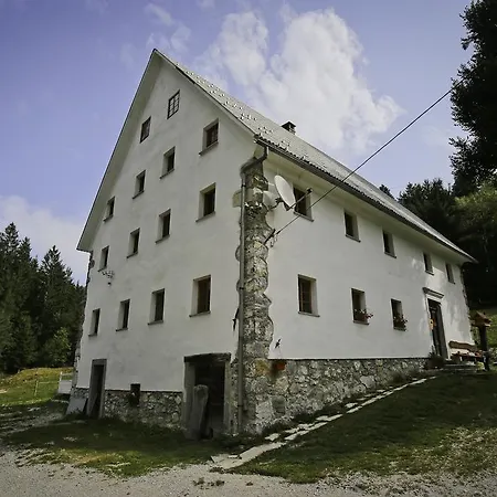 Kmetija Nasraj Idrija